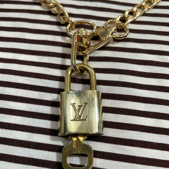 Louis Vuitton Pad lock chocker necklace#318 - Picture 5 of 15